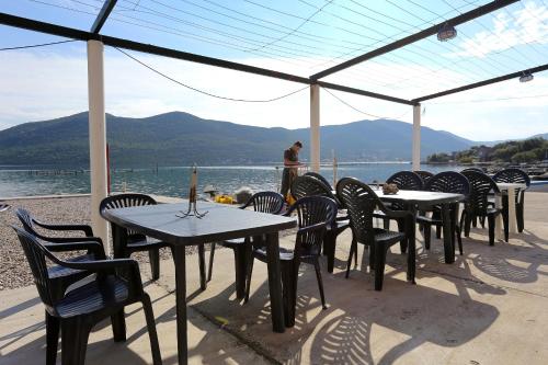Apartments by the sea Zuronja, Peljesac - 10123 in 布達加維斯