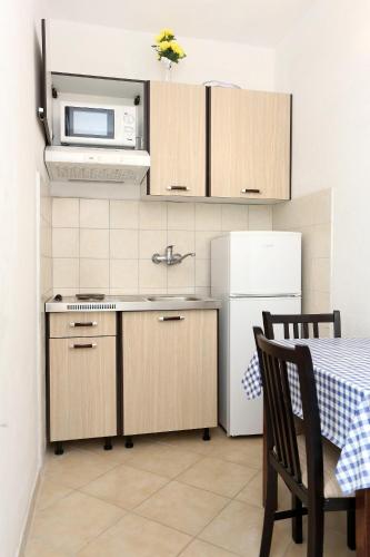 廚房, Apartment Zuronja 10137b in 布達加維斯