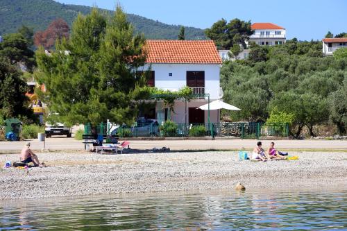  Apartments by the sea Drace, Peljesac - 10132, Pension in Drače