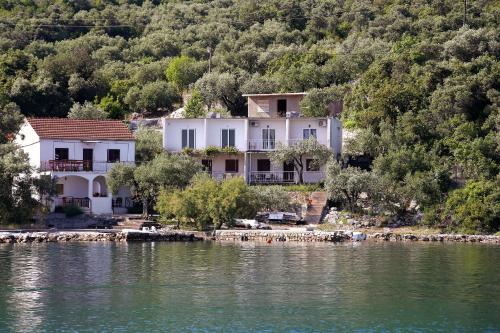 Apartments by the sea Zuronja, Peljesac - 10137