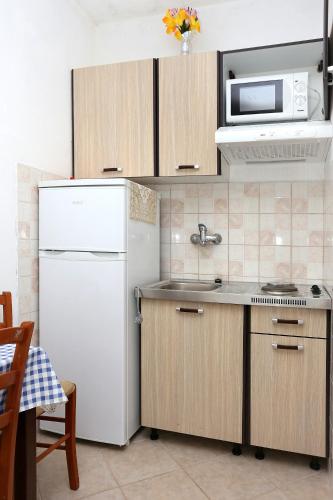 Apartments by the sea Zuronja, Peljesac - 10137
