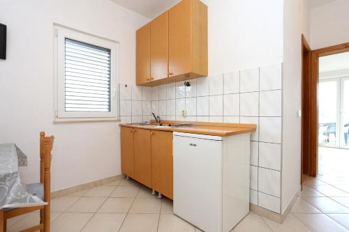Apartment Drace 10127b - image 6