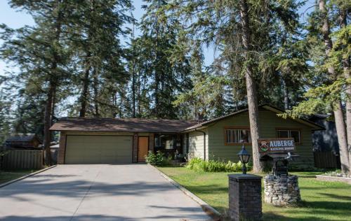 Auberge Kicking Horse Guest House