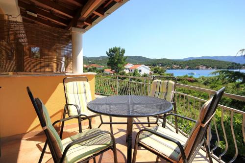 Apartments by the sea Loviste, Peljesac - 10197