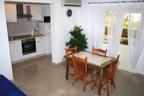 One-Bedroom Apartment with Terrace image 4