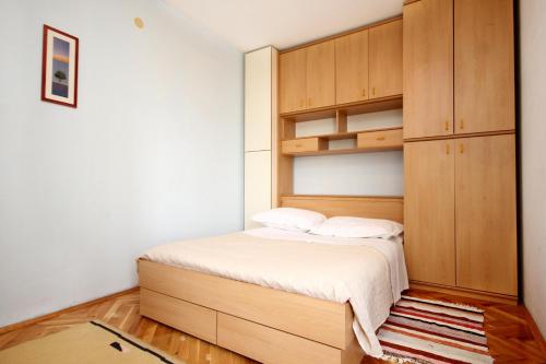 Holiday apartments Split - 10315 - image 11