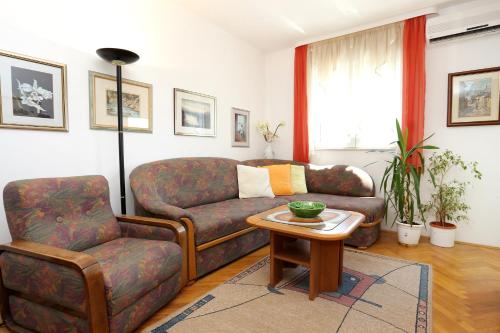 Holiday apartments Omis - 9492 - image 6