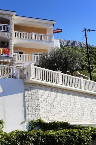  Apartments by the sea Pisak, Omis - 10323 in Pisak
