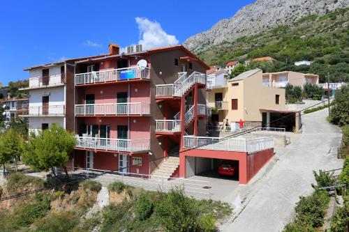 Apartments with a parking space Stanici Omis - 10324 - image 5