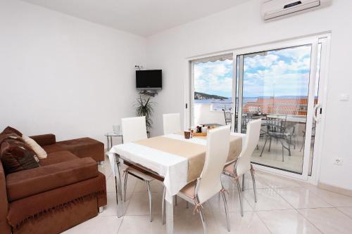 Apartments by the sea Seget Vranjica, Trogir - 10328