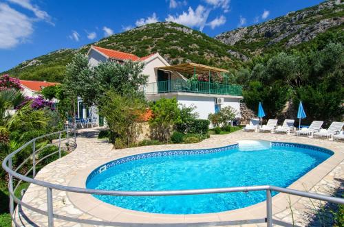 Seaside family friendly house with a swimming pool Viganj, Peljesac - 10253