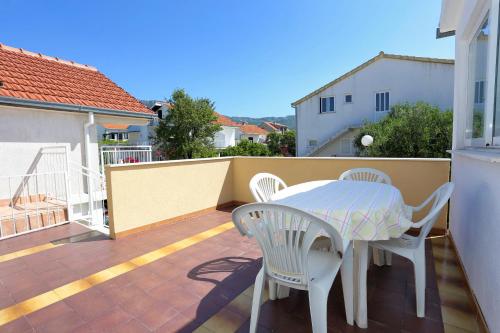 Apartment with Terrace and Sea View image 5