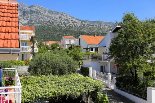 Apartment with Terrace and Sea View image 4