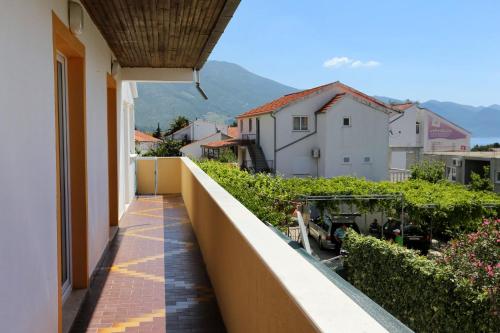 Apartment with Terrace and Sea View image 3