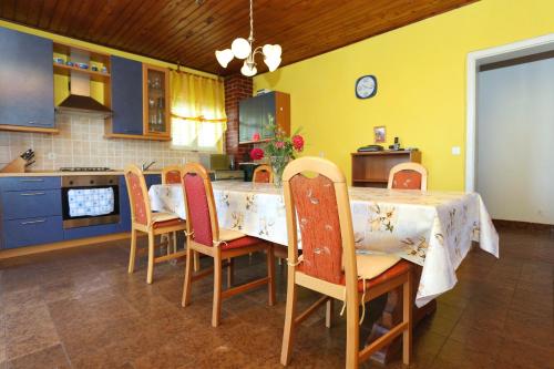 Apartment with Terrace and Sea View image 9
