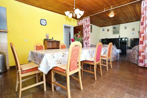 Apartment with Terrace and Sea View image 8