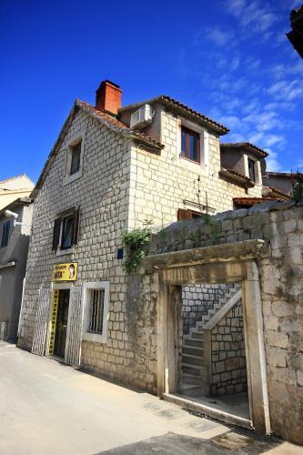 Apartments by the sea Kastel Stafilic Kastela - 10264 - image 5