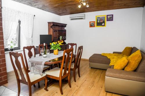 Apartments by the sea Kastel Stafilic Kastela - 10264 - image 6