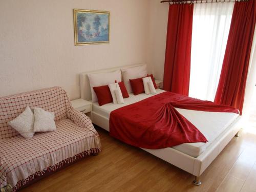 One-Bedroom Apartment with Terrace and Sea View