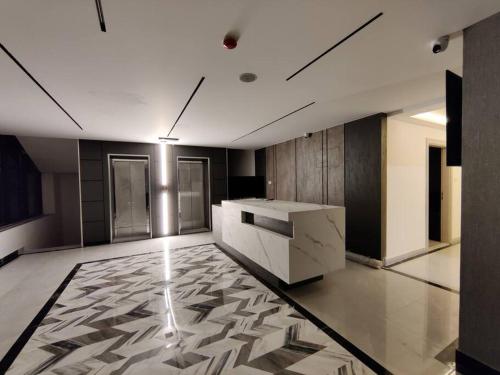 m2(41) luxury room royal view near all services - image 4
