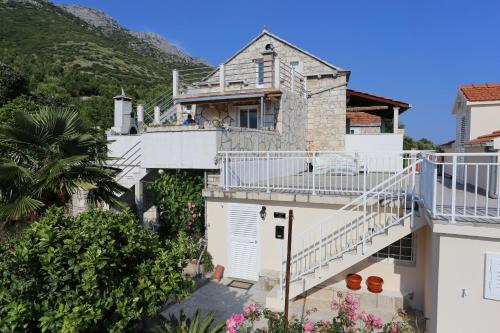  Family friendly apartments with a swimming pool Kuciste - Perna, Peljesac - 10143 in Kučište