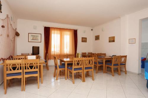 Apartments and rooms by the sea Hodilje, Peljesac - 10234