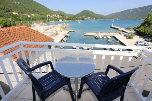 ระเบียง/ชานเรือน, Apartments and rooms by the sea Hodilje, Peljesac - 10234 in สโตน
