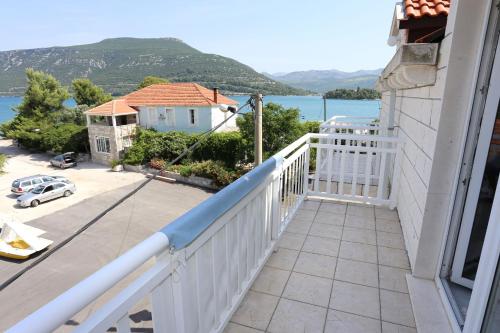 ระเบียง/ชานเรือน, Apartments and rooms by the sea Hodilje, Peljesac - 10234 in สโตน