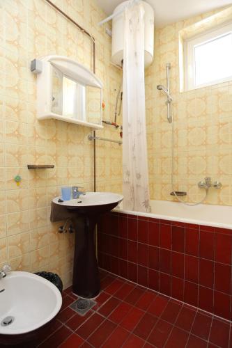 Apartments with a parking space Makarska - 9506 - image 8