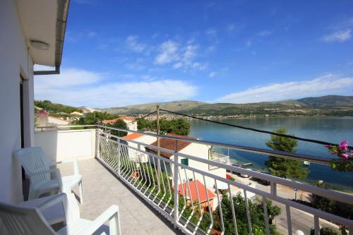 Apartments by the sea Mastrinka Ciovo - 10261 - image 9