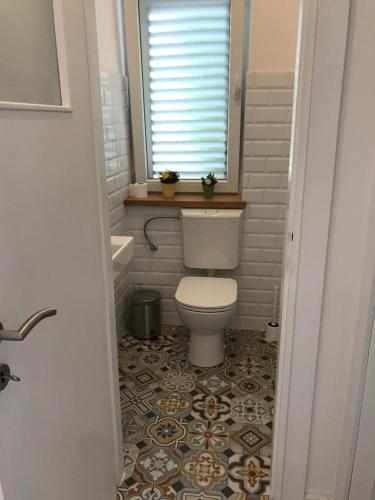 One-Bedroom Apartment with Balcony and Sea View image 6