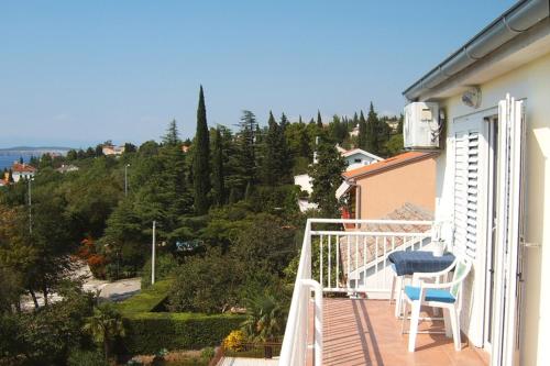 One-Bedroom Apartment with Balcony and Sea View image 2