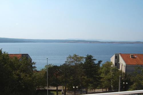 One-Bedroom Apartment with Balcony and Sea View image 1
