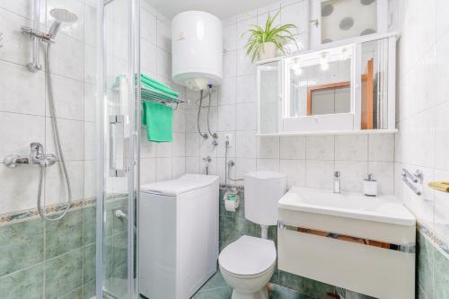 Apartments with WiFi Split - 11660, Split (photo 8)