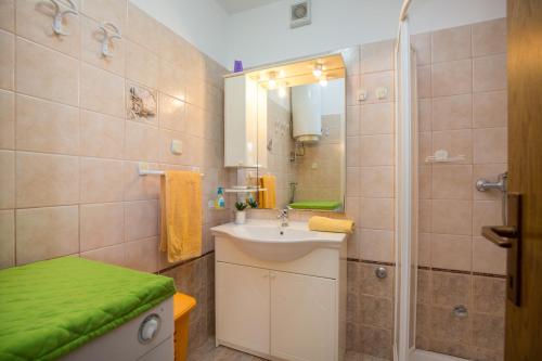 Two-Bedroom Apartment with Terrace and Sea View image 9