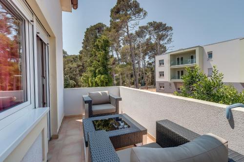 Double Room with Balcony image 5