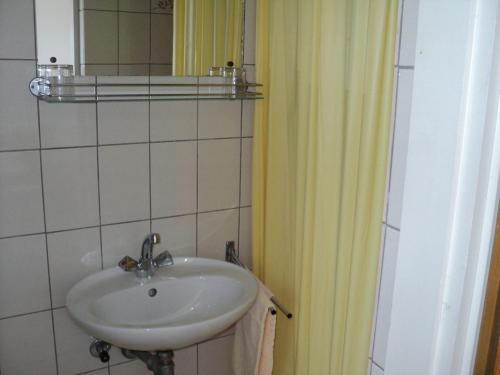 Double Room Banjol 11716b - image 5