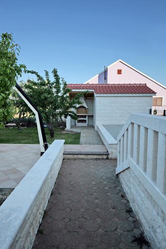 Holiday house with a swimming pool Lozovac Krka - 11715 - image 6