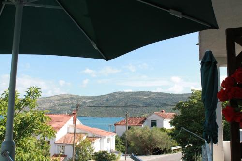 Apartments by the sea Poljica Trogir - 11721 - image 14