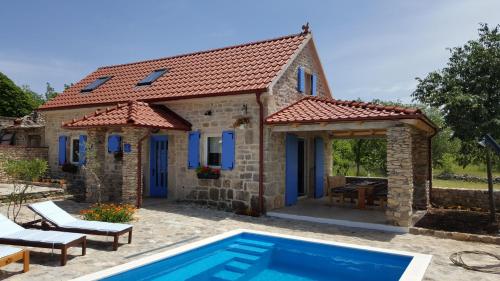 Family friendly house with a swimming pool Puljane, Krka - 11688 - Oklaj