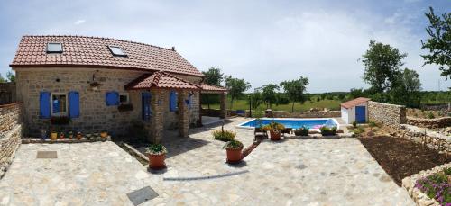  Family friendly house with a swimming pool Puljane, Krka - 11688 in Oklaj