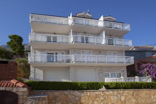  Apartments with a swimming pool Zavode, Omis - 11786 in Lokva Rogoznica