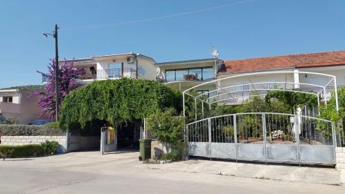 Apartments By The Sea Poljica, Trogir - 11765, Marina