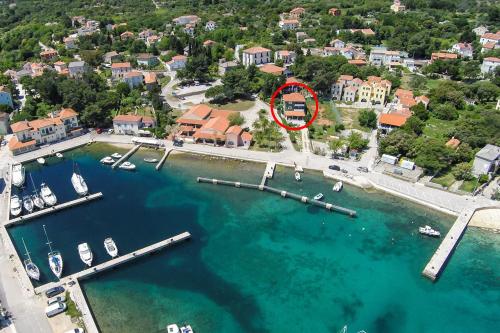  Apartments and rooms by the sea Nerezine, Losinj - 11815, Pension in Nerezine