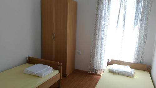 Apartments with a parking space Vir - 11812 - image 3