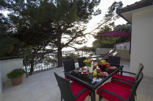 Two-Bedroom Apartment with Terrace and Sea View image 2