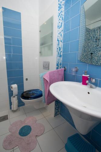Two-Bedroom Apartment with Terrace and Sea View image 9