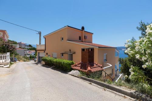  Apartments with a parking space Zavode, Omis - 11861 in Omiš