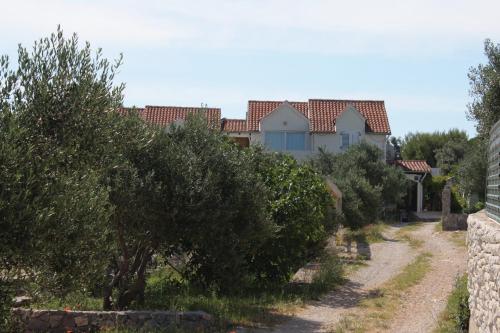 Family friendly seaside apartments Jezera Murter - 9684 - image 4
