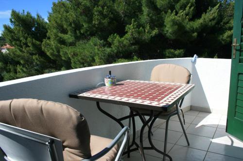 Family friendly seaside apartments Jezera Murter - 9684 - image 12